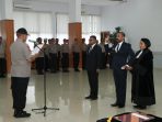 Kapolda saat mengambil sumpah jabatan Kombes Pol Alfred Papare sebagai Direktur Intelkam Polda Papua yang baru.(Foto.Humas Polda)