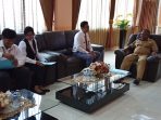 Pertemuan Kepala KP2KP Serui dengan Wabup Kepulauan Yapen guna mendiskusikan SPT.(Foto.Andre)