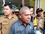 Bupati Jayapura,Mathius Awoitauw,SE, M.Si