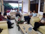 Ketua Umum PBVSI Papua sekaligus Kapolda Papua saat rapat dengan pengurusnya di Kediaman berada di Jalan Trikora Dok V Atas Jayapura.( Foto.Humas Polda Papua).