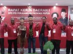 Sekjen PDIP bersama Ketua DPD PDIP Papua bersama kadernya saat membuka Rakerda PDIP Ke-1 disalah satu hotel di Kota Sentani.