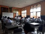 Suasana ujian Nasional Berbasis Komputer,(UNBK) di SMK N-1 Jayapura juga berjalan sesuai jadwal.(Foto.Andika)