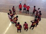 Tim Futsal PON Papua saat melakukan ujian coba melawan Tim Maya FC dilapangan Gor Waringin.(Foto.Andika)