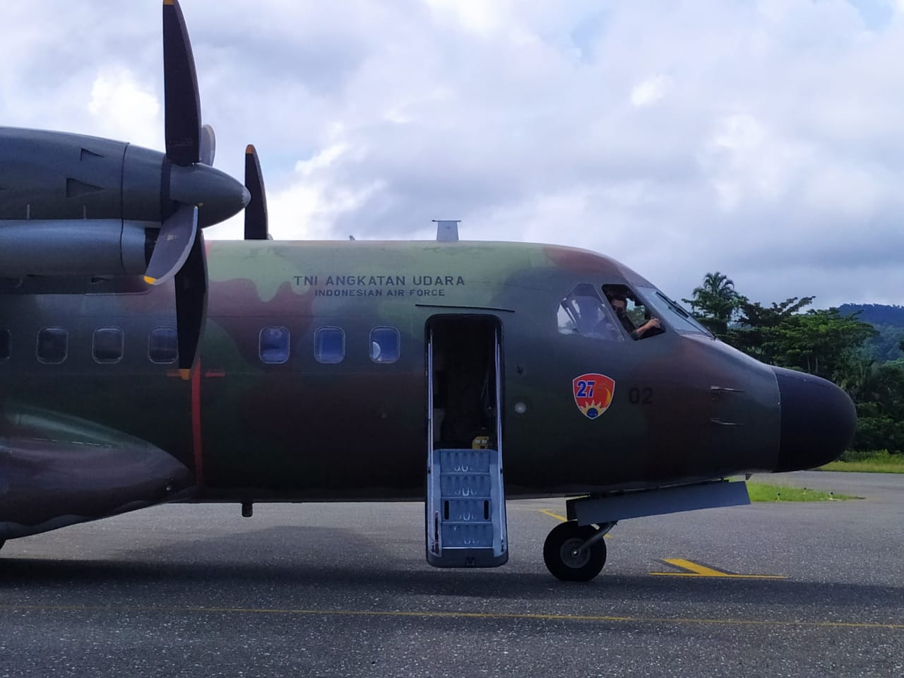 Pesawat Hercules Kembali Angkut 55 Koli Alkes Untuk Pemda Yapen, 11