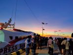 Kapal cepar Express saat membawa kembali delegasi Waropen saat tiba di Pelabuhan Waren.(Foto. Rich)