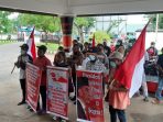 Pemuda Merauke tergabung Barisan Merah Putih dan komunitas bela Negara saat mendatangi Kantor DPRD sebagai bentuk dukungan Otsus dilanjutkan dan Papua selatan dimekarkan.(Foto. Ist)