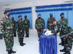 Pangkoopsau III, Marsda TNI Bowo Budiarto memimpin sertijab Danlanud J.A Dimara dari Kolonel Pnb Herdy Arief Budiyanto kepada Kolonel Pnb A. Gogot Winardi .(Foto. Pentak Lanud Silas Papare)
