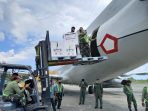 485.200 dosis vaksin saat tiba di Base Ops Lanud Silas Papare dan akan di distribusikan ke wilayah Papua.(Foto. Pentak Lanud Silas Papare )