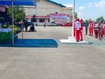 Wabup Jayapura saat memimpin Upacara bendera gledi gresik dihalaman Kantor Bupati Jayapura