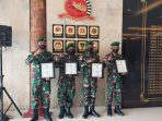 4 Anggota Koramil Batom saat menerima penghargaan dari Pangdam Cenderawasih.(Foto. Berti)