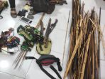 Barang bukti yang berhasil diamankan Satgas Nemangkawi usai menangkap seorang oknum ASN Yahukimo.(Foto. Humas Satgas Nemangkawi)