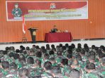 Danrem 172PWY saat menyampaikan arahan kepada 362 bintara baru diaula YonifVJS, Senin (15112021).(Foto. Penrem 172PWY)