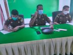 Kasi Intel Alfius Adrian didampingi PLT Kasi Pidsus Dicky Mertin Saputra dan Kasubsi Penyidikan ketika Pers Release di Kantor Kejaksaan Negeri Kepulauan Yapen.(Foto. Rich)
