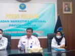 Kepala BNNP Papua, Brigjen Pol Tjatur Abrianto,S.IK (tengah) saat menggelar press release BNNP Papua tahun 2021 dikantor BNNP Papua.