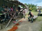 Wujudkan kedekatan, Babinsa Koramil Tor Atas sambangi rumah warga sekaligus anjangsana.(Foto. Pendam XVIICenderawasih)