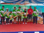 Wagus Hidayat saat berphoto bersama dengan para pemenang pada kegiatan Funbike yang digelar komunitas Sahabat Wagus Hidayat,(SWH)