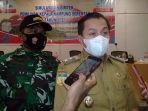 Wakil Walikota saat menjelaskan bahwa, rumah isolasi bagi pasien Covid resmi ditutup lantaran angka terpapar diklaim berada di nol .(Foto. Andika)