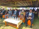 Wakil Bupati Waropen Lamek Maniagasi, SE bersama para tamu undangan lainnya Peresmian GMAHK-7 Jemaat Botawa.( Foto. Rich)