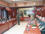 Irdam XVIICenderawasih saat membuka kegiatan Taklimat awal Post Audit Itjenad TA. 2022 diruang Bina Yudha Makodam XVIICenderawasih.(Foto. Pendam XVIICenderawasih)