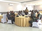 Suasana rapat Forkopimda Kabupaten Jayapura disalah satu hotel di Kota Sentani.
