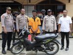 Residivis jambret setelah berhasil ditangkap oleh tim Khaley Polsek Sentani Timur Minggu dini hari.(Foto. Humas Polres Jayapura)