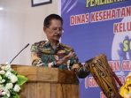 Staf ahli Gubernur Papua Tengah saat membuka kegiatan sosialisiasi penyusunan Grand Design Pembangunan Pendudukan.(Foto. Humas Pemprov Papua Tengah)