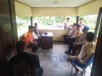 Wakapolres Lanny Jaya saat menyampaikan pesan kepada anggota Polsek Pirime disela-sela melakukan sidak.(Foto. Humas Polres Lanny Jaya)