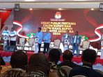 Paslon JMW- DM ketika mengikuti debat pertama yang digelar KPU Kabupaten Jayapura.