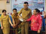 Asisten II bidang Perekonomian dan Pembangunan Setda Kabupaten Jayapura saat membuka kegiatan pelatihan kewirausahaan pelaku UMKM.