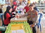 Wakapolres Keerom saat memeriksakan kesehatan mengikuti bakti sosial donor darah sambut hari raya suci Nyepi tahun baru saka 1948.(Foto. Humas Polres Keerom)