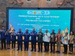 Jajaran Direksi PT. Air Minum Robongholo Nanwani Jayapura bersama pihak rektorat Uncen berphoto bersama usai penandatangan MoU.