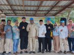 Walikota didampingi wakil walikota Jayapura, koordinator wilayah 5 Provinsi serta sejumlah paguyuban berphoto bersama disela-sela halal bi halal paguyuban pasundan 1913 ditanah Papua.