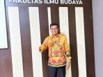 Kepsek SMKS YPKP TIK Sentani saat berphoto didepan ruangan FIB Unsoed, Purwokerto, Jawa Tengah