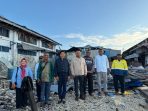 Yanni saat mengunjungi lokasi ledakan bom di Biak sekaligus mengusulkan program Papua aman dari warisan perang.(Foto. Istimewa)